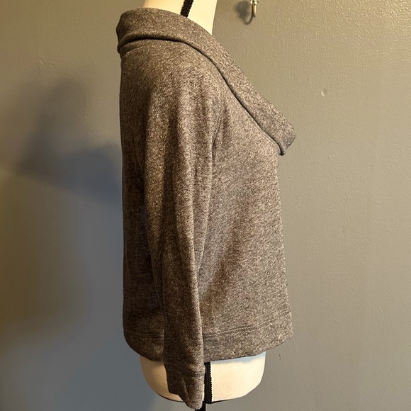 “EXPRESS - Gray Cotton Oversized Long Sleeve Top - Size Small. - Picture 3 of 6